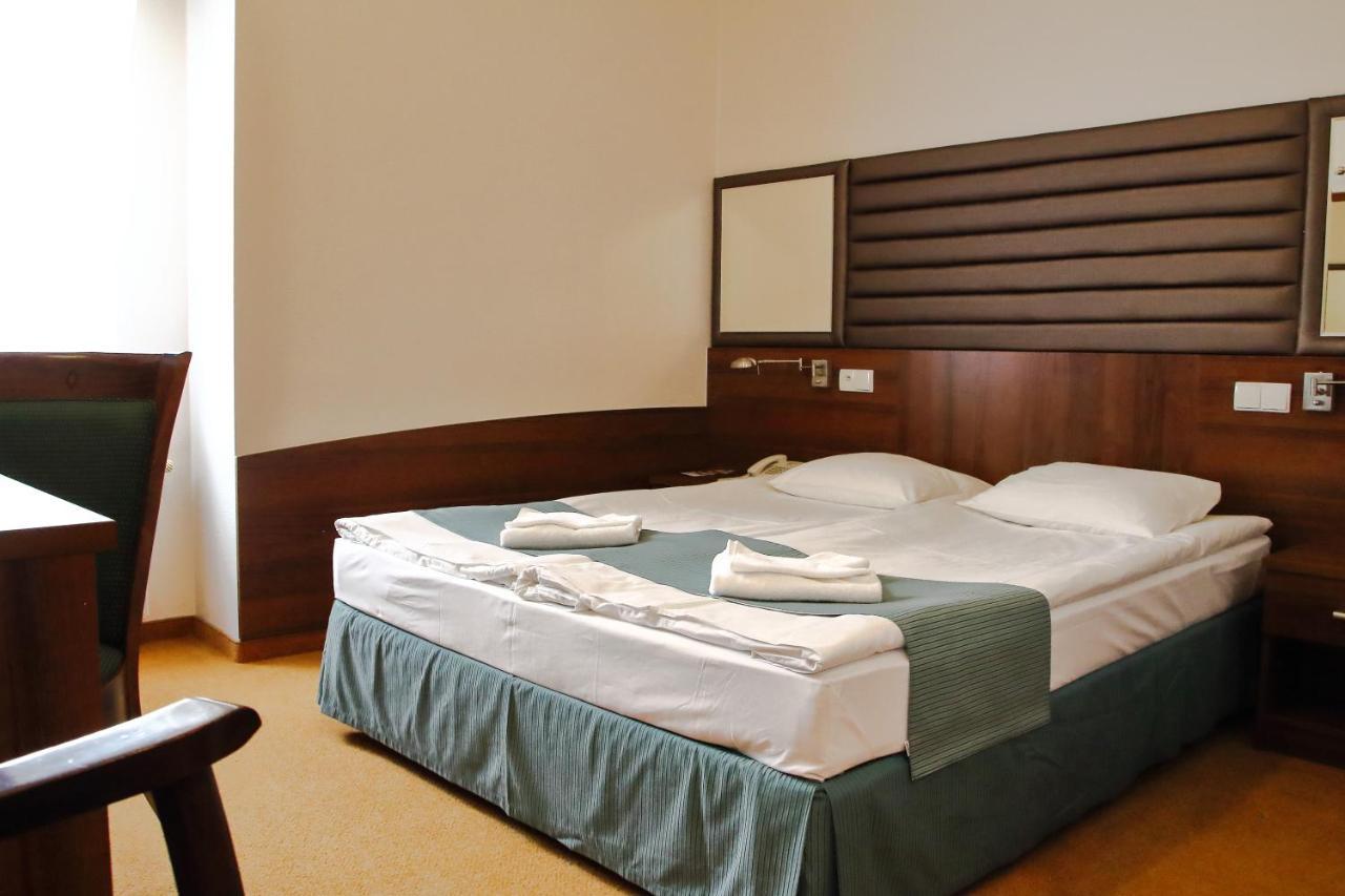 Hotel Piaskowy Pszczyna Ngoại thất bức ảnh
